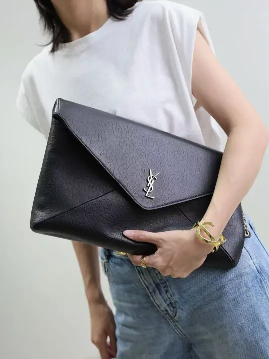 LE CASSANDRE series envelope chain clutch