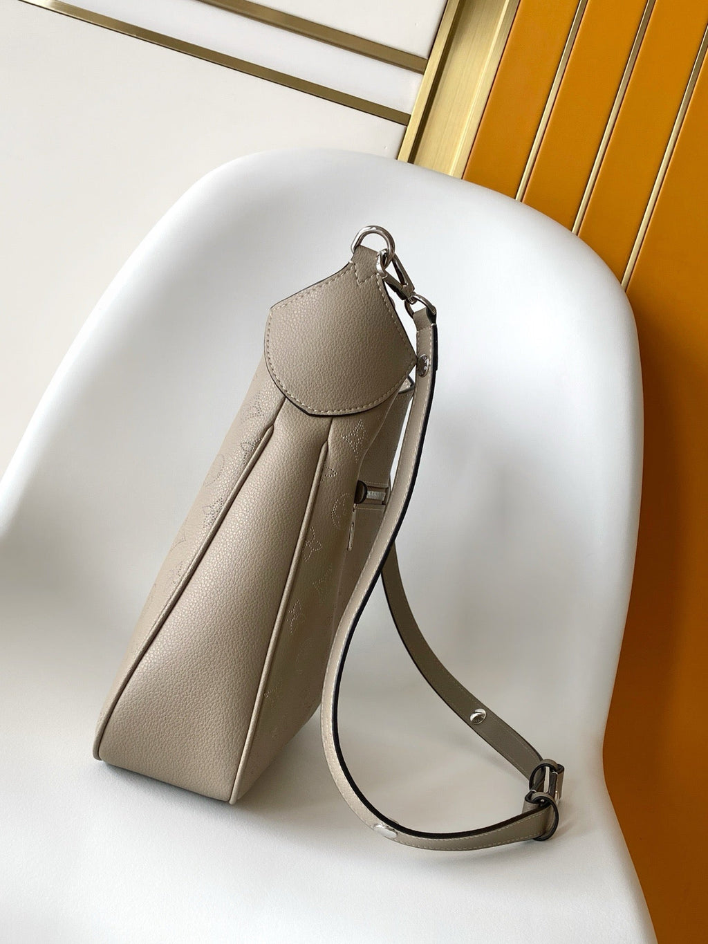 Light-colored embossed leather shoulder bag series