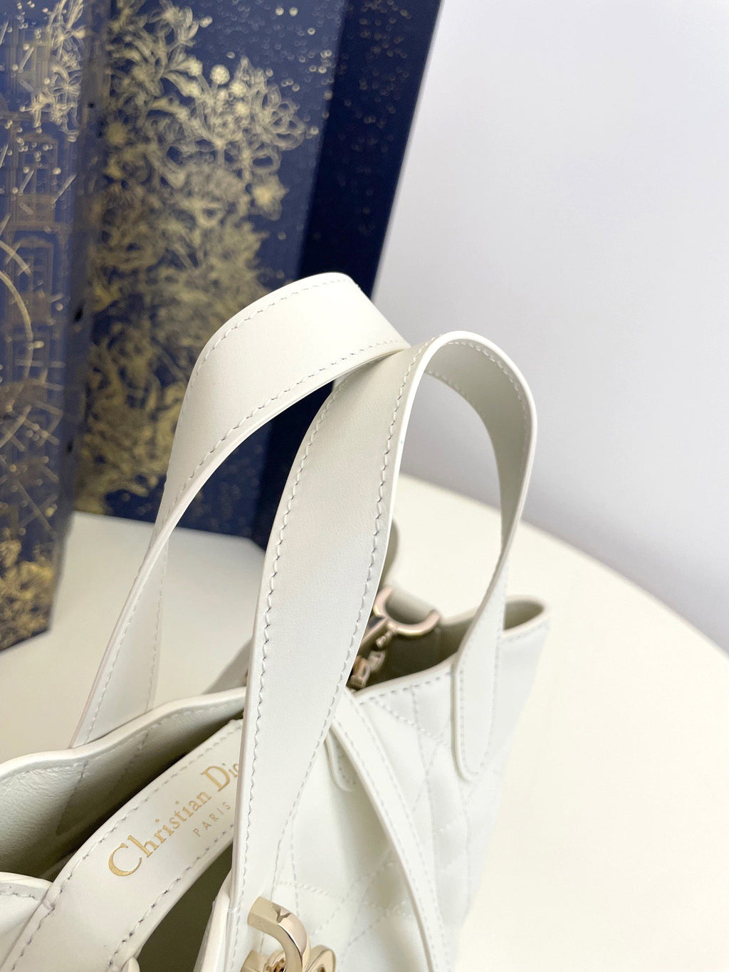 2026 Toujours Vertical Tote Bag, Ivory, Small M2835OSNW_M030